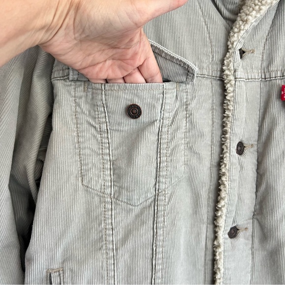LEVI’S Light Gray Corduroy Beige Sherpa Lining Button Up Trucker Jacket Sz L - Picture 8 of 16